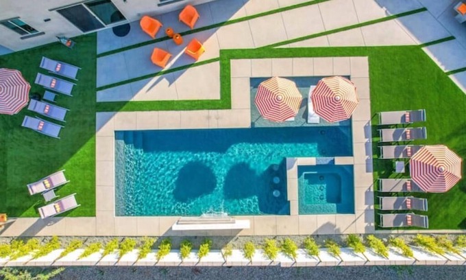 Coachella House | The Element - Foot Pool, Pickle Ball, Mini Golf, Game Room