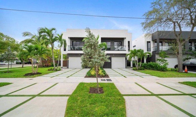 Victoria Park House | The Elements Home with 2 Pools