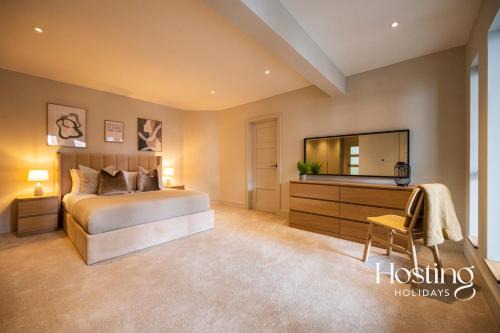 Henley House | The Elizabeth Suite - 3 Bedroom With Parking