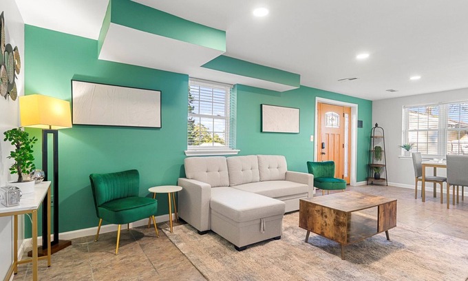 Jefferson Manor House | The Emerald | Grand | Old Town Views