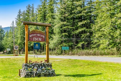 Quilcene House | The Entire Property at Mount Walker Inn