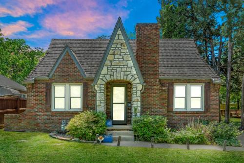 Oakland House | The EXPO Square House-walk to the show