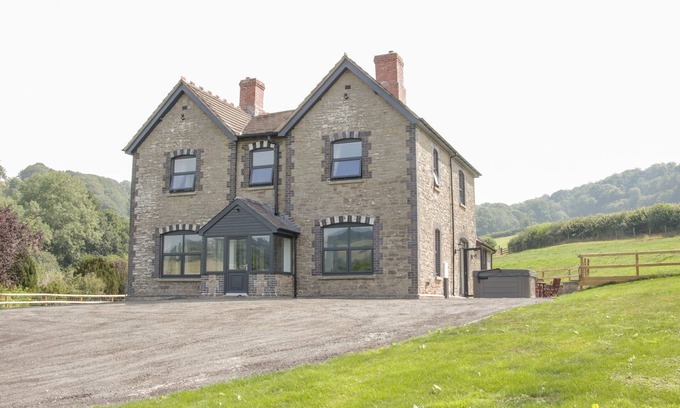 Brampton Bryan House | THE FARM, family friendly, luxury holiday cottage in Presteigne