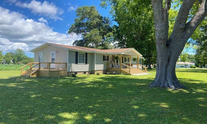 Newport House | The Farmhouse. Quiet, modern. Family Friendly. Short drive to the beach!