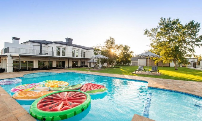 Potchefstroom Hotel | The Feather Hill Boutique Hotel