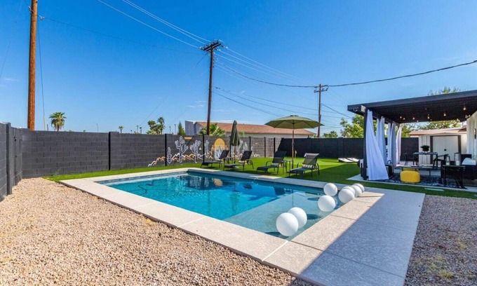 New Papago Parkway House | The Fillmore|Heated Pool | 2 Masters | Putt. Grn