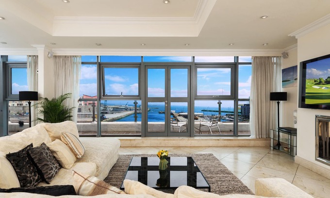 Galway City Centre Apartment | The Finest Apartment in Galway - Luxury Penthouse - City Center Location -4 Bed