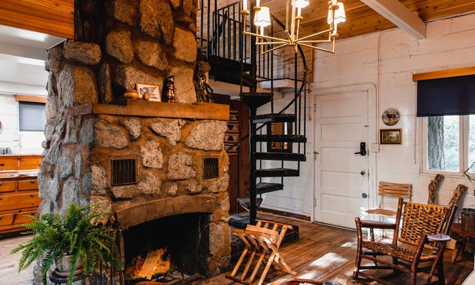 Idyllwild Hotel | The Fireside Inn