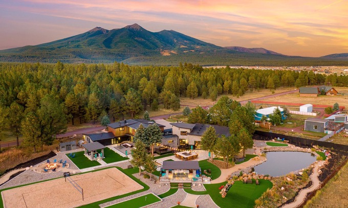 Baderville House | The Flagstaff Retreat | Hot Tub | Game Room | Sauna | Sleeps 26