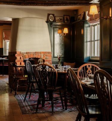 Cranborne Hotel | The Fleur de Lys