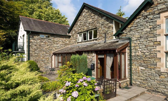 Windermere House | The Gallery