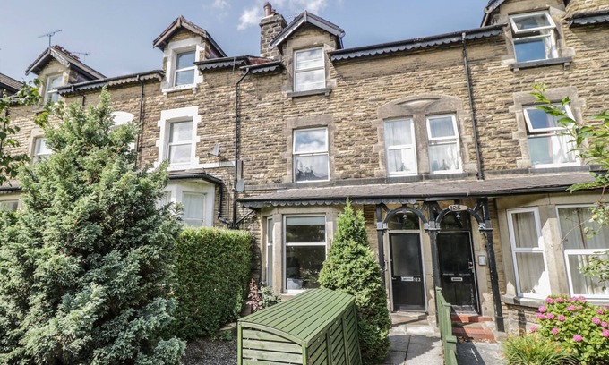 Harrogate Cottage | THE GARDEN FLAT, pet friendly, character holiday cottage in Harrogate