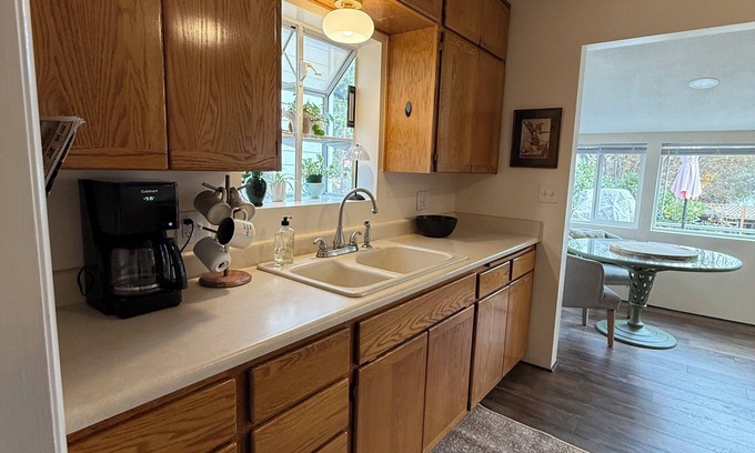 Medford House | The Garden Hideaway! East Medford, close to hospital, shopping and restaurants.