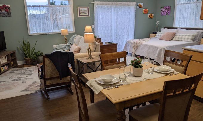 Sequim Apartment | The Garden Room Retreat: Affordable Studio Getaway