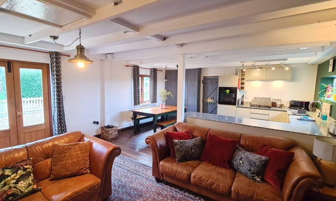 Littleport Cottage | The Gatehouse at Horsley Hale Farm - With Wild Swimming Lake