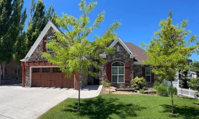 Rexburg House | The Gathering Place: 5-BDRM Mega hot tub sauna