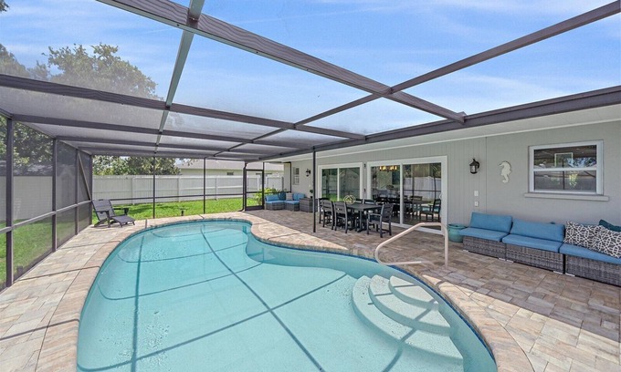 Gulf Gate Estates House | The Gecko House - Family Friendly - 3D Tour Available!