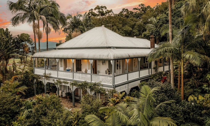 Murwillumbah House | The Glenelg Whole Residence (8 persons)