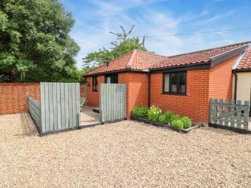 Harleston House | The Golden Cross