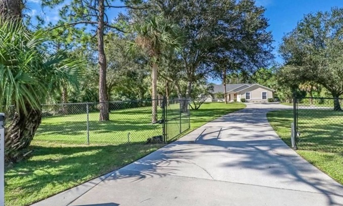 Rural Estates House | The Golden Gate House