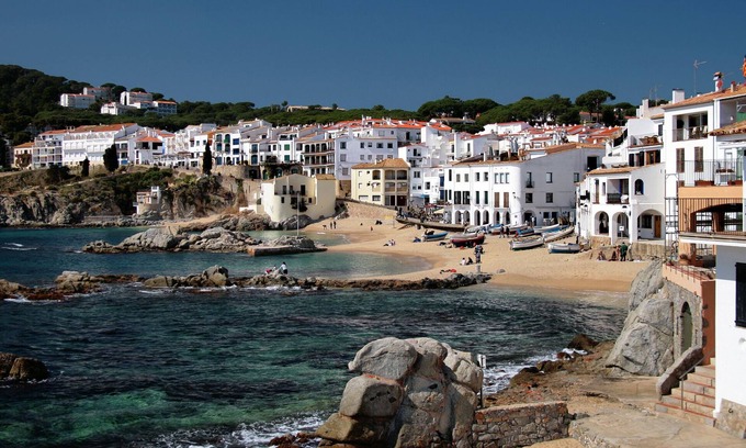 Calella de Palafrugell Apartment | The Golden Oak in Calella Centre - 100m from Beach