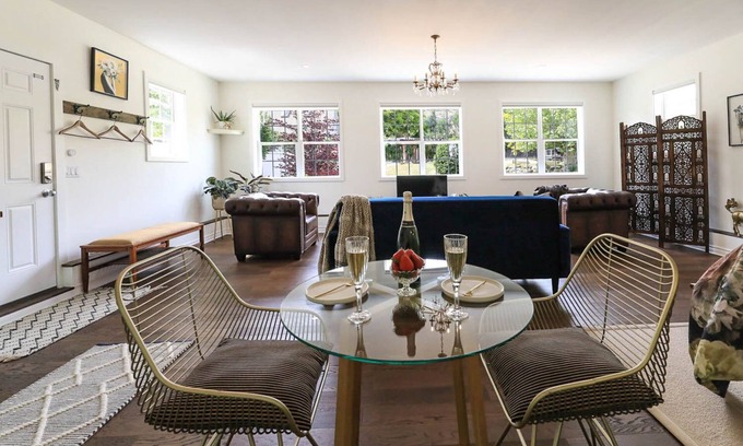 Okanagan-Similkameen Cottage | The Golden Unicorn ~ Luxurious Boutique Getaway