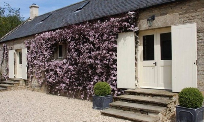 Bourton House | THE GRANARY, pet friendly, with open fire in Bourton-On-The-Water