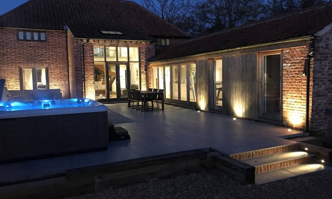 Banningham House | The Granary - Three Bedroom House, Sleeps 6