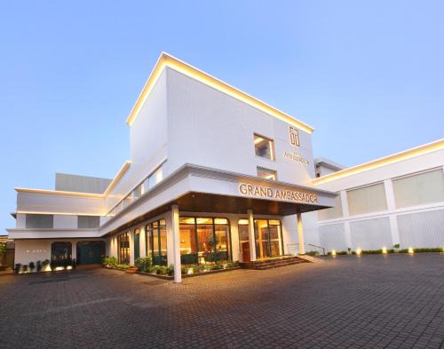 Onamthuruth Hotel | THE GRAND AMBASSADOR HOTEL