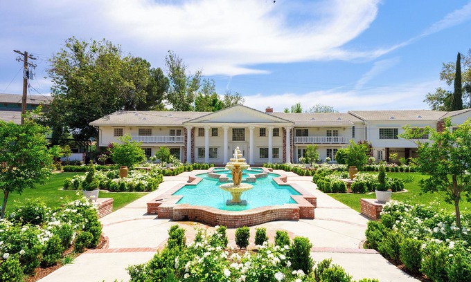 Bakersfield Villa | The Grand Estate nestled along the serene banks of the Kern River