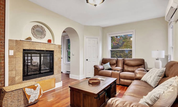 Saratoga Springs Apartment | The Grand Mare Jim Dandy | Award Winning Restoration | Luxury Suite | Sleeps 6