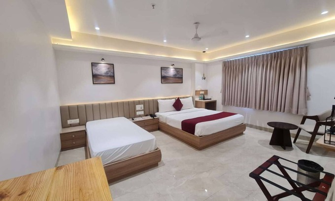 Surat Hotel | The Grand Murli Hotel, City Light Road, Surat