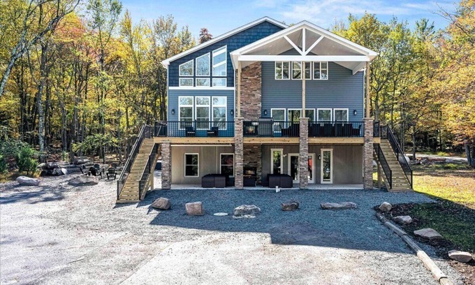 Lake Harmony Estates Villa | The Grand Splash Retreat -nSpacious 10BR,7B Brand New Villa