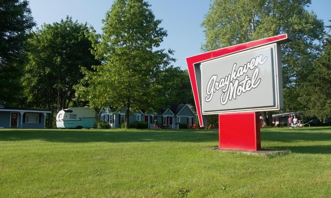 Ithaca Hotel | The Grayhaven Motel