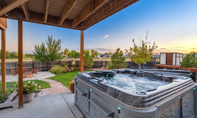 Peyton House | The Great Escape | 6BR Gym Hot Tub Pets OK!