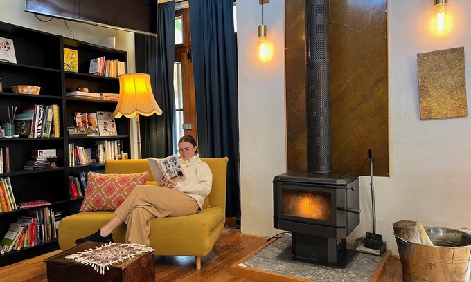 Waterhouse House | The Green House - Pet Friendly Outside - Wifi