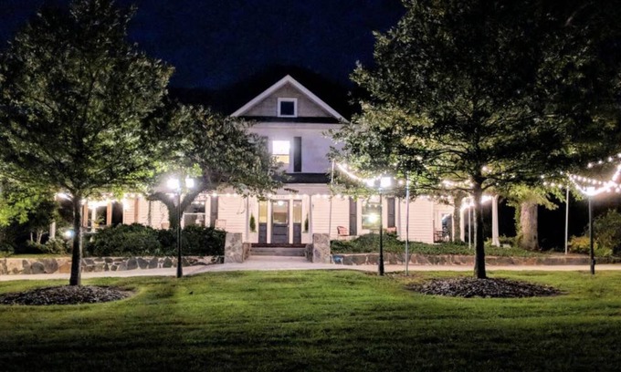 Greensboro House | The Groome Inn conveniently located 10 minuets from Highpoint and Greensboro.