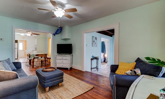 Holly Hill House | The Gypsy Mermaid 3 Bed Ginormous Yard