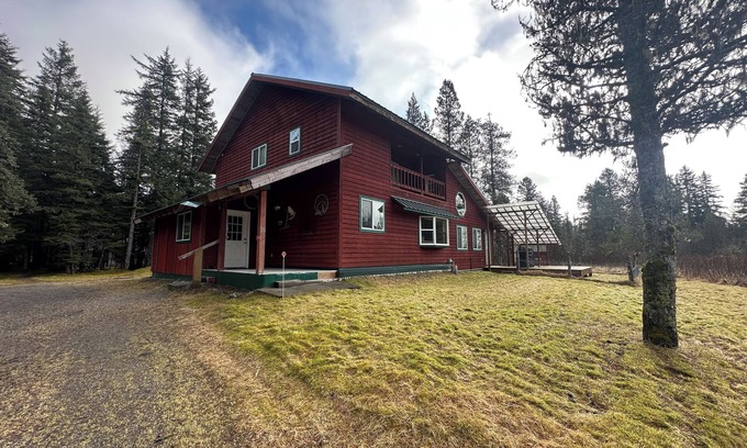 Gustavus House | The Halibut House