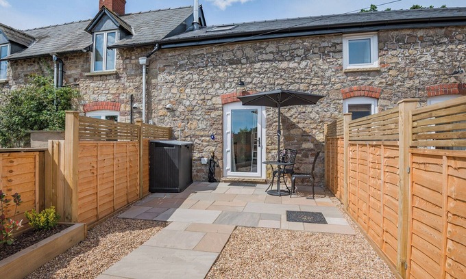 Llanvair Kilgeddin Cottage | The Hayloft - UK40092