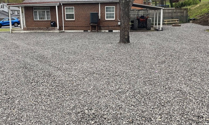 Hemphill House | The Heartland Lodge w/50amp RV site/full hookup