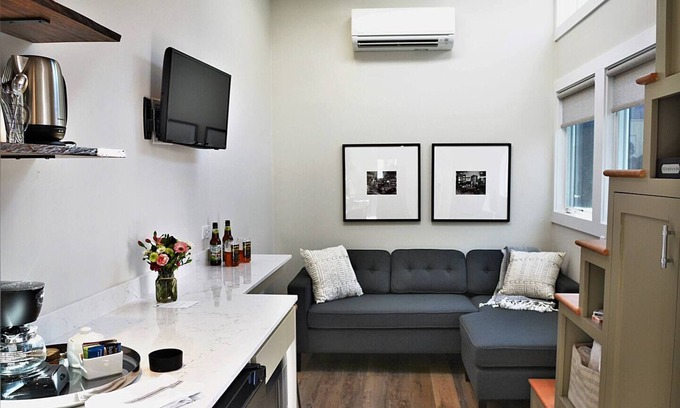 Alphabet Historic District Hotel | The Henry - Cozy Tiny House - AC, Free Parking, Walk Score 96!