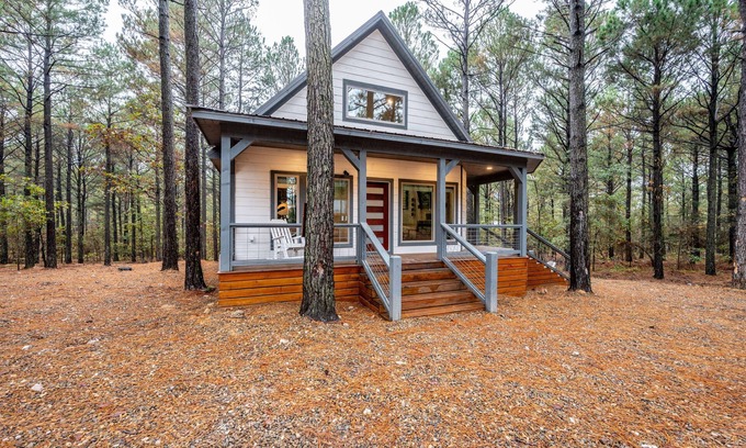Hochatown Cabin | The Hiatus- Leave your troubles behind! 2 Bed/2 Bath modern farmhouse