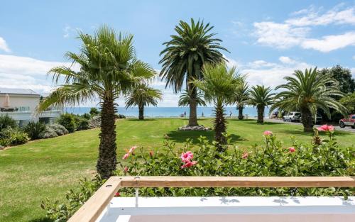 Onetangi House | The Hibiscus - Coast & Country