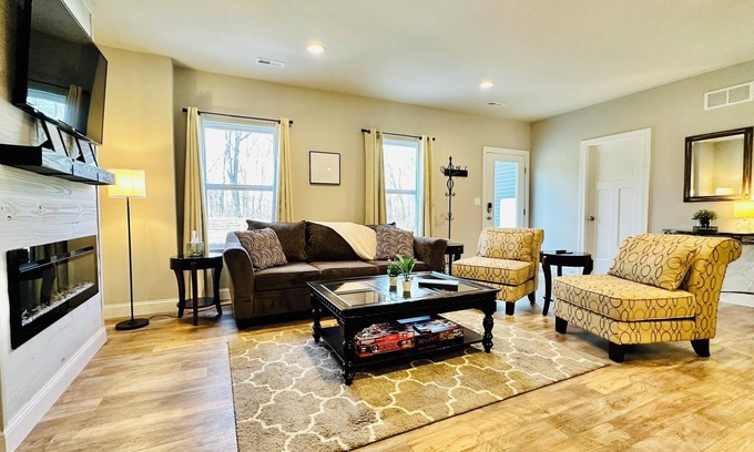 Treloar Apartment | The Hidden Gem - 2BR Basement Apartment on 7 Acres