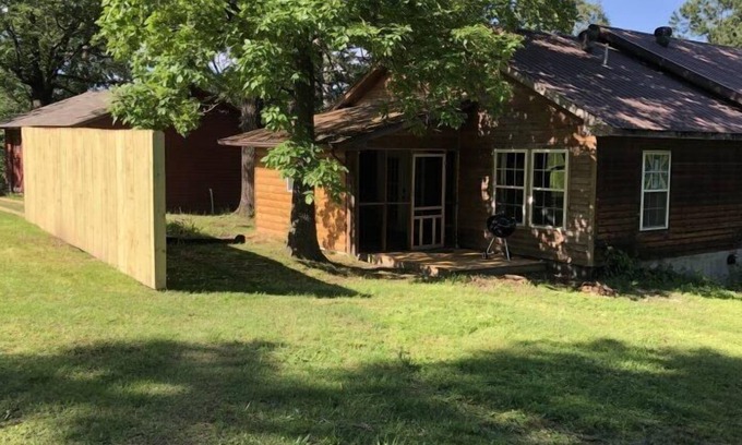 Eureka Springs Apartment | The Hideaway at Bear Mountain Log Cabins
