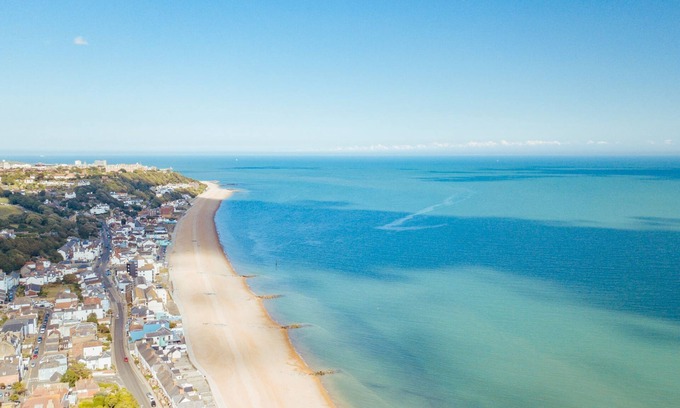 Sandgate House | The Hideout - a holiday let that sleeps 4 guests in 2 bedrooms