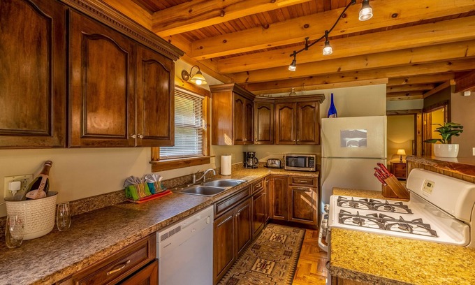 Snowshoe House | The Hideout near Snowshoe Resort