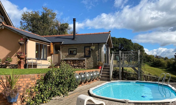 Llangrove Cottage | THE HIDEOUT, pet friendly, luxury holiday cottage in Llangrove