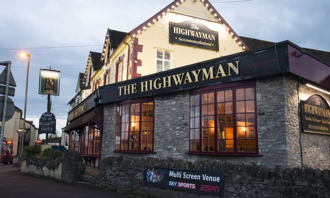 Cannards Grave Hotel | The Highwayman Inn